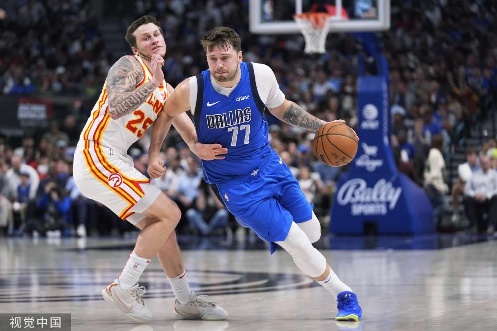 正站在类似 正站在类似